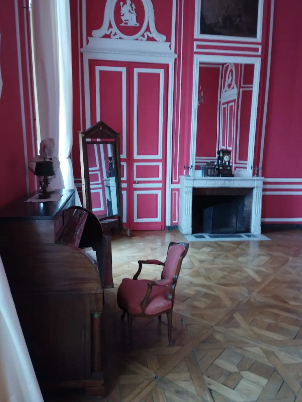 Nettoyage de la chambre rouge du château de Villers-Bocage par PROCLEAN STJ