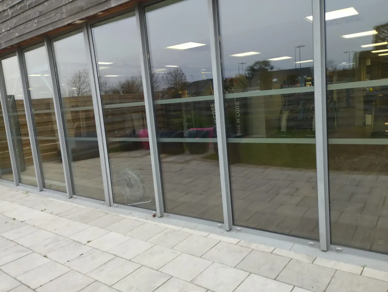 Nettoyage des vitres d'un centre aquatique à Douvres-la-Délivrande par PROCLEAN STJ