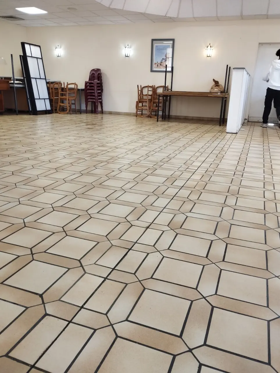 Salle principale nettoyée d'une maison d'accueil à Ranville (Calvados) après l'intervention de PROCLEAN STJ
