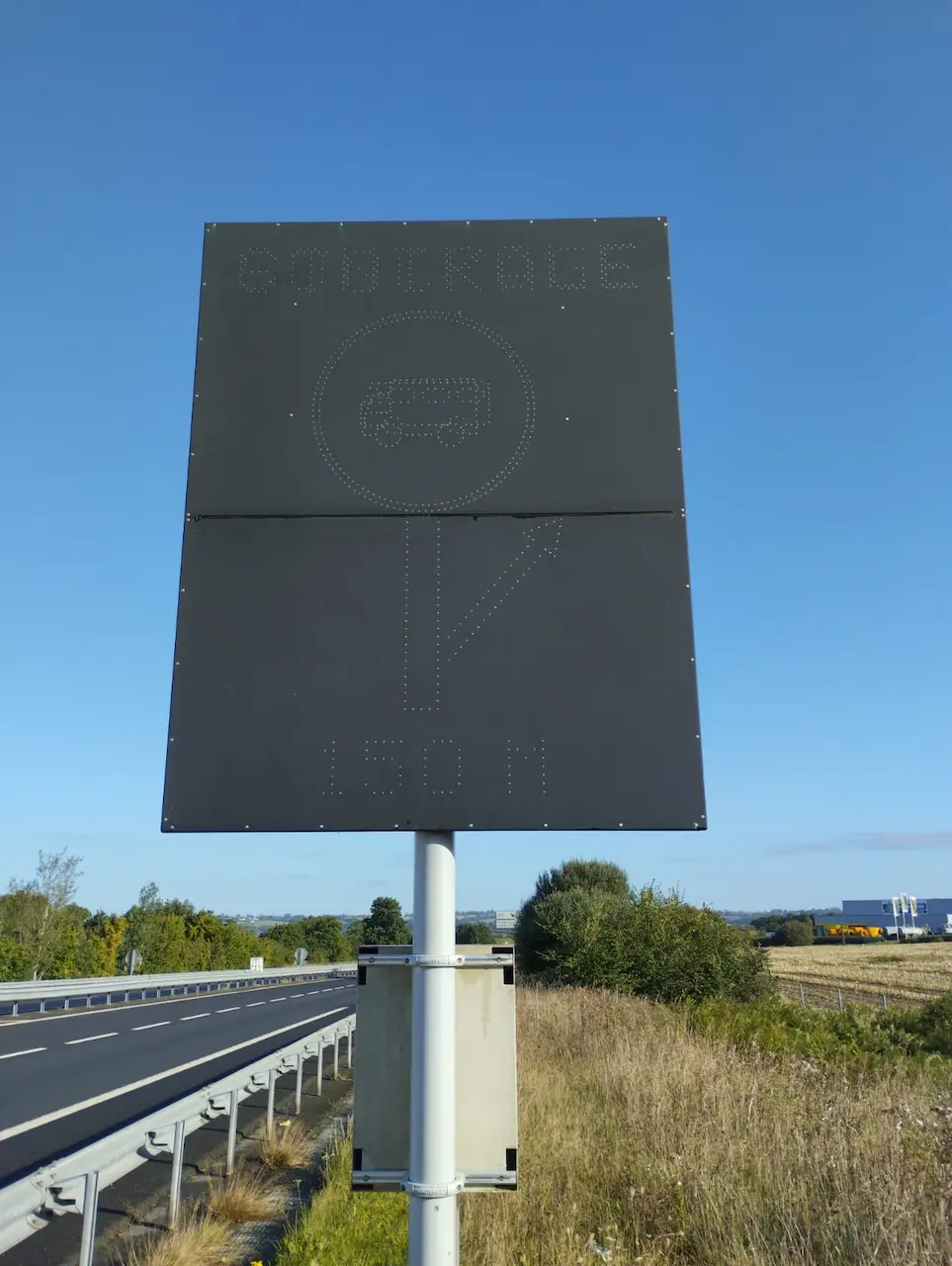 Nettoyage de panneaux d'autoroute à Falaise par PROCLEAN STJ