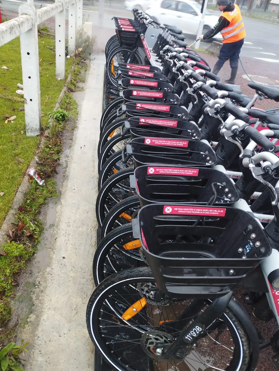 Nettoyage d'un vélo-park près d'un pôle SNCF à Caen et en périphérie par PROCLEAN STJ